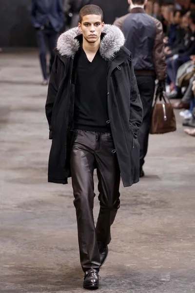 Look 29